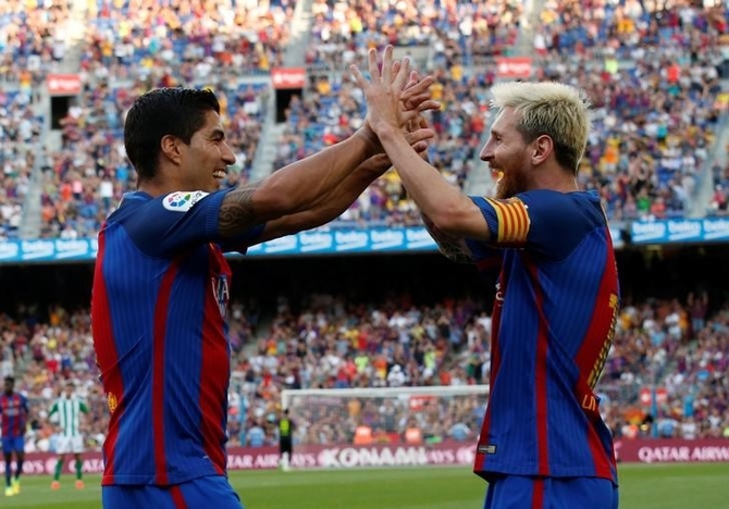 Barcelona RealBetisAllsmilesforLuisSuarez,LionelMessiandCo