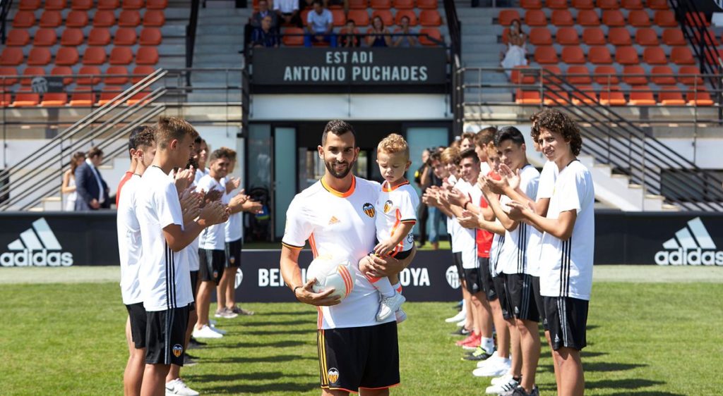 Montoya in VCF's presentation. (Photo courtesy: @@valenciacf_en/Twitter)