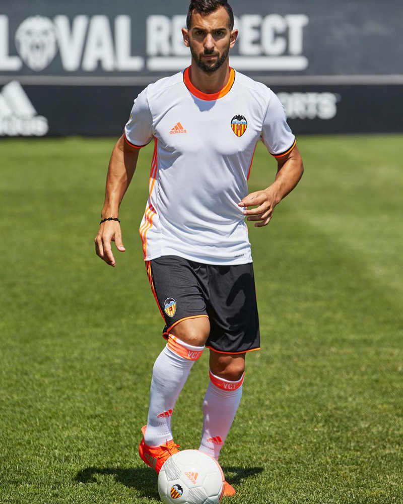 Montoya in VCF's presentation. (Photo courtesy: @@valenciacf_en/Twitter)