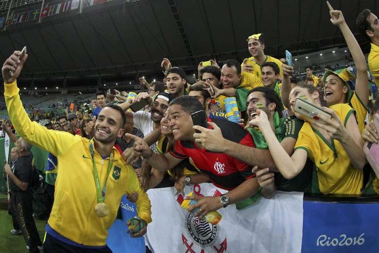 renato augusto selfie