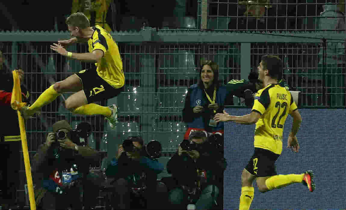 schurrle-celebrating