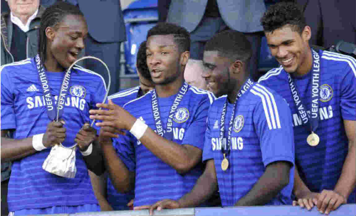 tammy-abraham-with-the-uefa-youth-cup