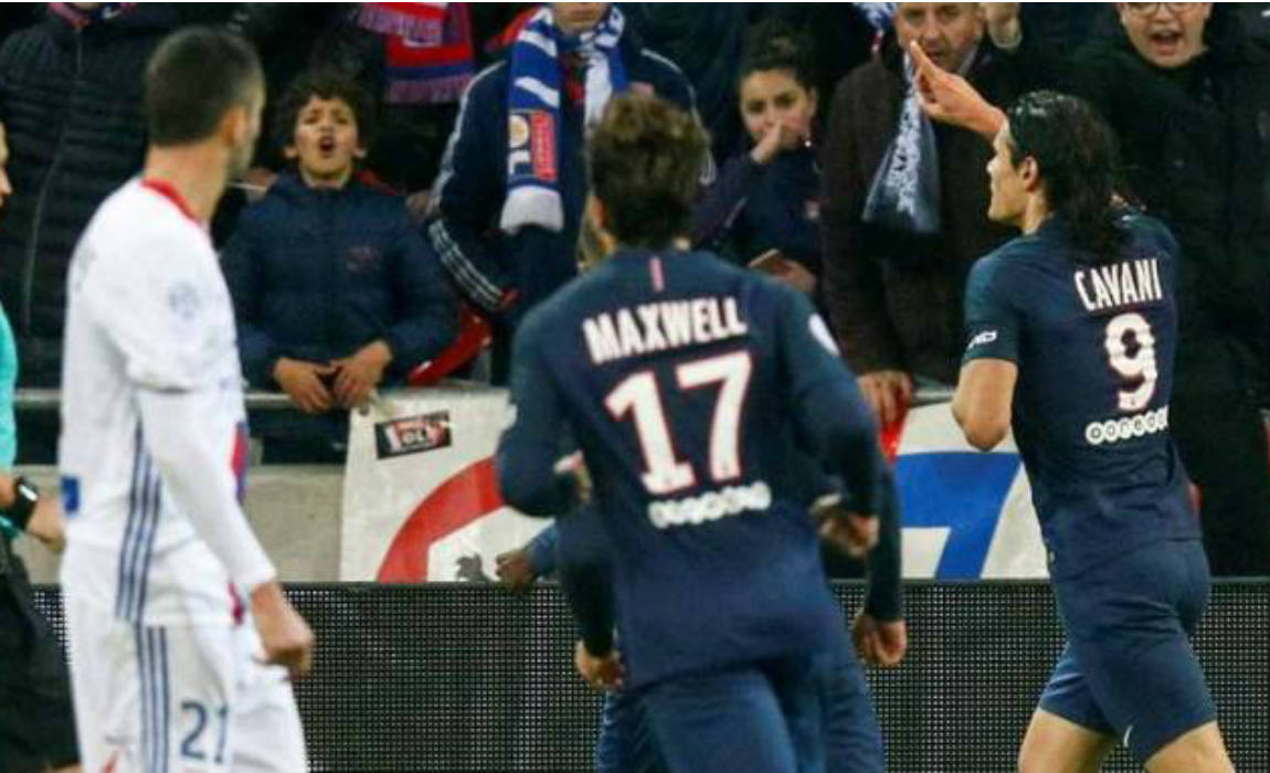 cavani-celebrates