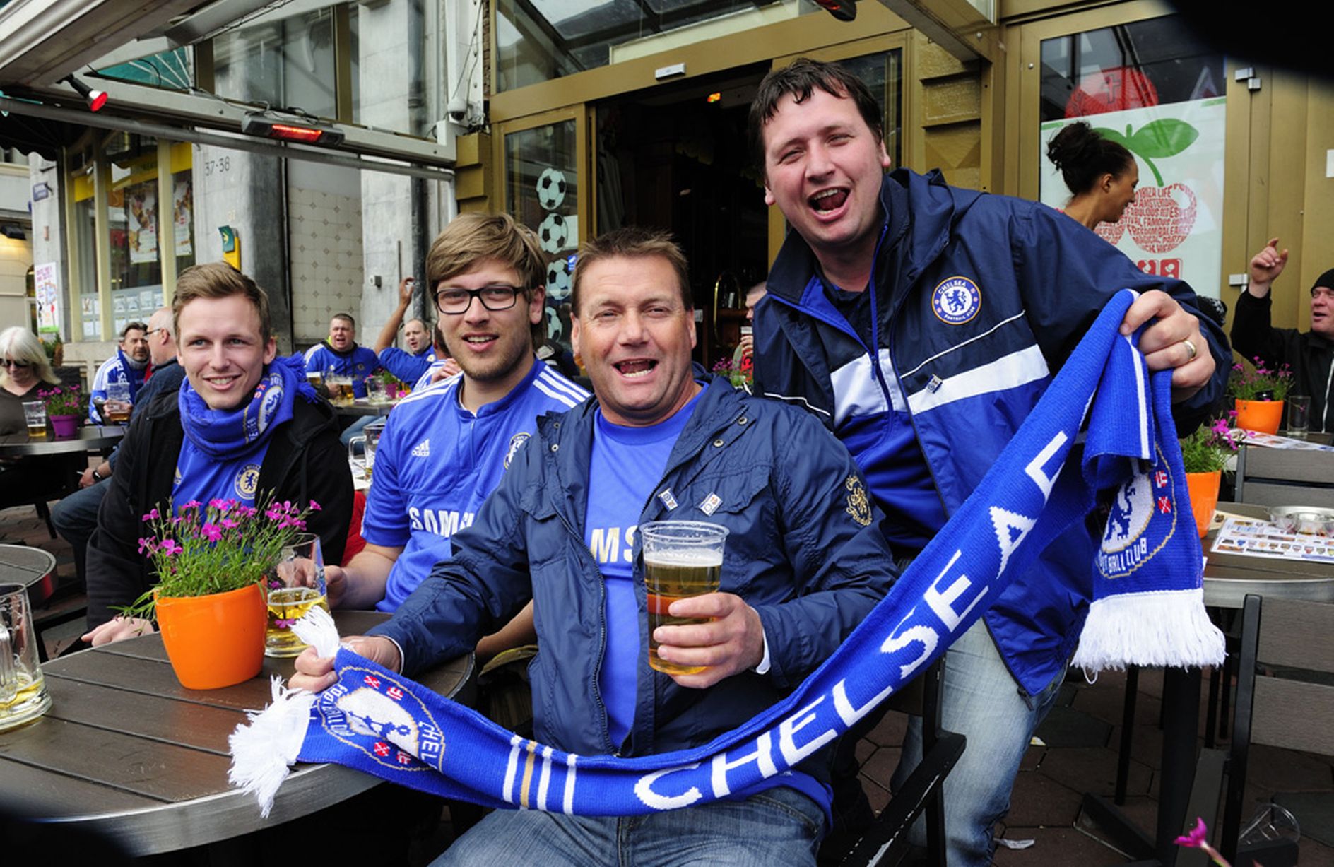 Chelsea Fans / Arsenal 1-1 Chelsea (4-1 pens): Gunners win at Wembley