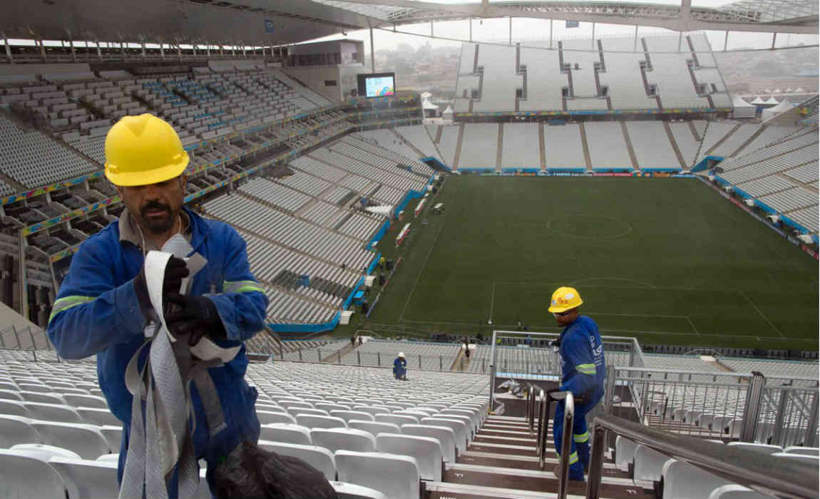 sao-paulo-stadium-workers