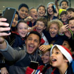 alexis sanchez with fans