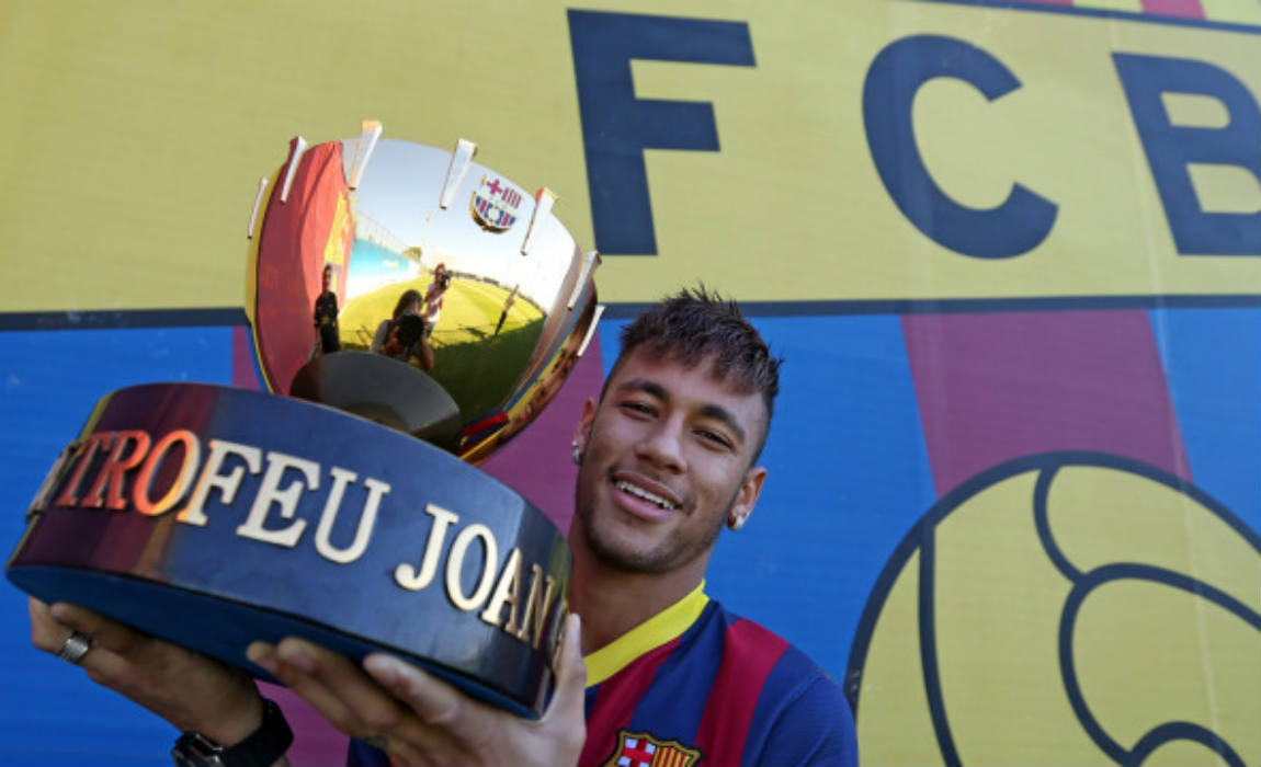 neymar-with-joan-gamper-trophy