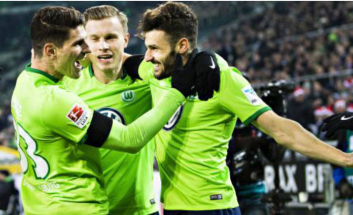 wolfsburg celebrate win over monchengladbach