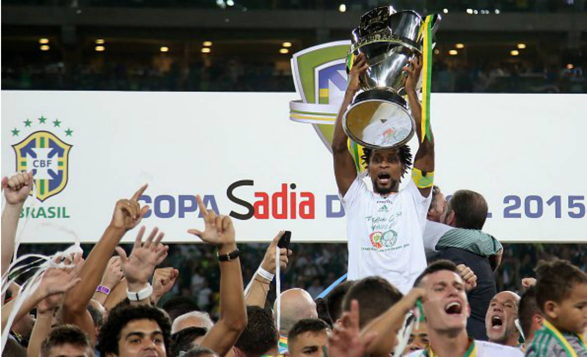 ze-roberto-with-brazil-serie-a-title