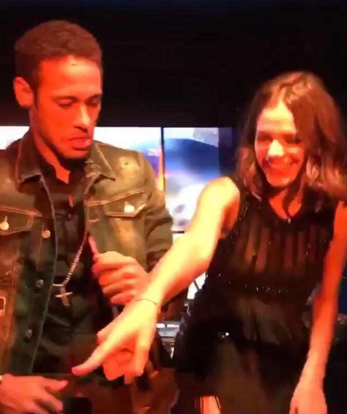 Neymar Celebrates Birthday With Girlfriend Bruna ... Neymar Celebrates Birthday With Girlfriend Bruna ... - 710 x 846 jpeg 51kB