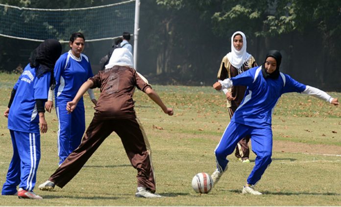 kashmir5f kashmir girl pelted stones football