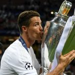 ronaldo-kisses-champions-league-trophy