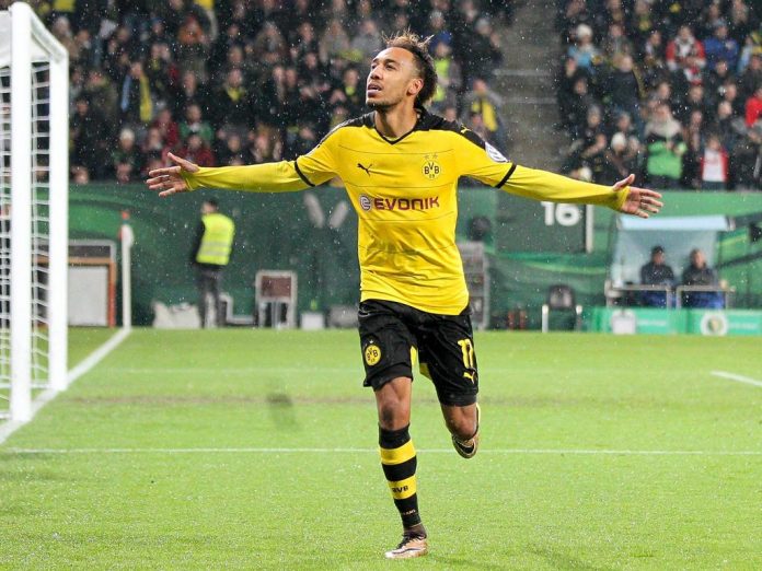Augsburg Torjubel von Pierre Emerick Aubameyang 17 Borussia Dortmund zum 1 0 FC Augsburg vs Boru
