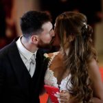 Lionel Messi and Antonella share a kiss on the red carpet as newlyweds after the marriage ceremony in Rosario, Argentina