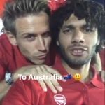 Nacho Monreal and Mohamed Elneny enjoyed posing before the flight