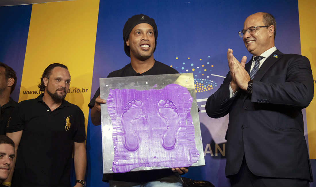 Hall Of Fame : Ronaldinho Honoured At Maracanã Stadium - FootTheBall