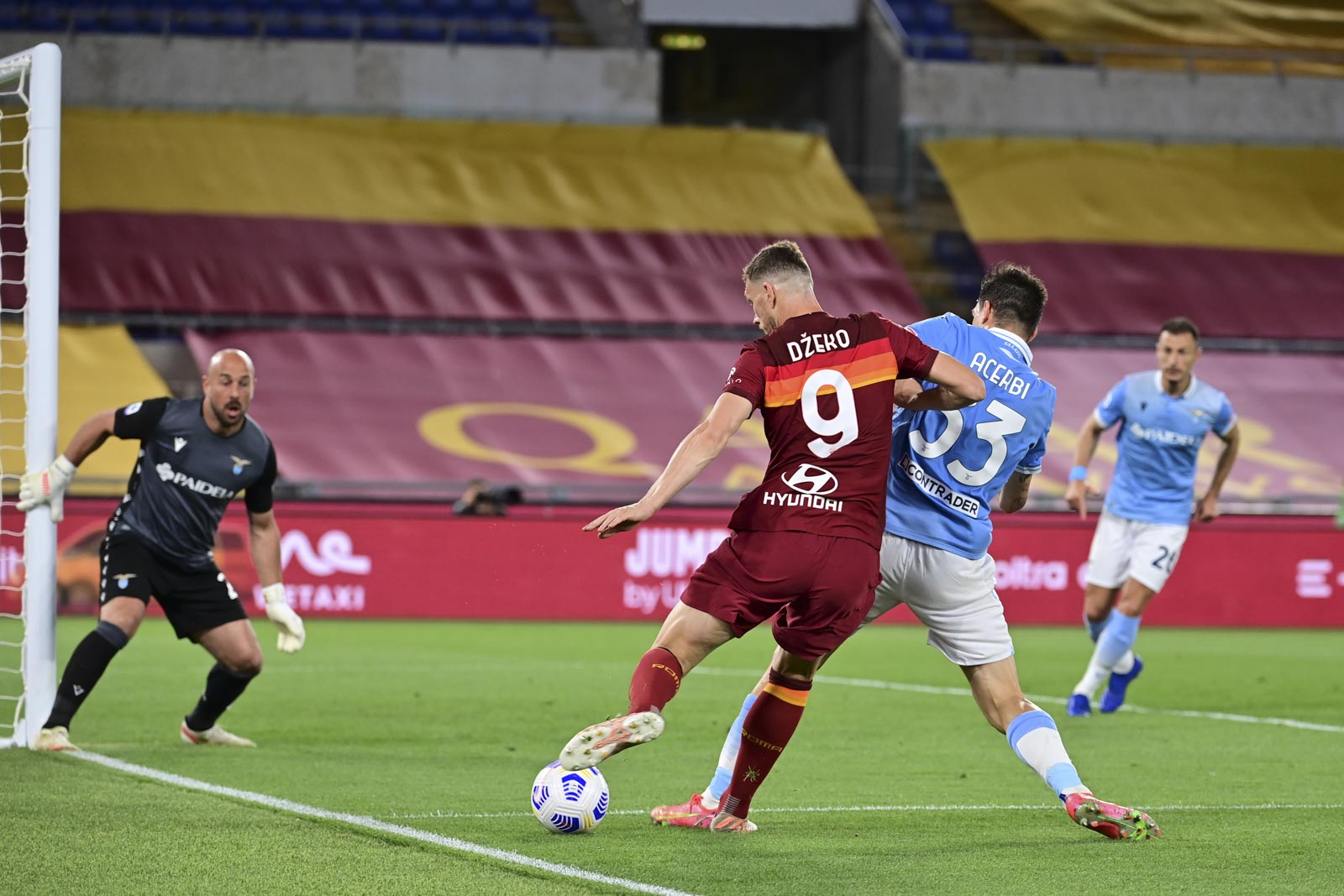 Edin Dzeko with a great assist for Henrikh Mkhitaryan vs Lazio