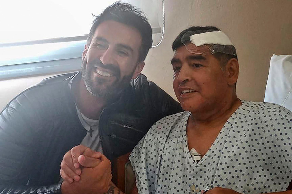 The accused neurosurgeon photographed with Diego Maradona after his brain surgery