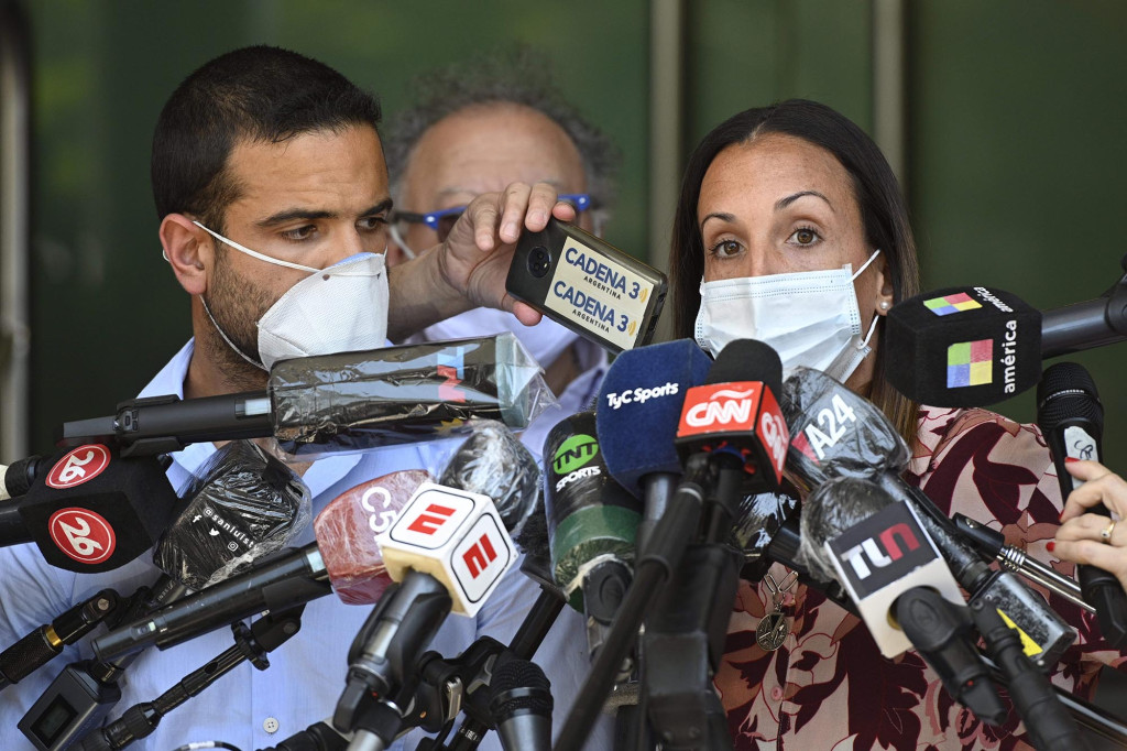 The accused Psychiatrist Agustina Cosachov (right) and psychologist Carlos Diaz treated Maradona before death