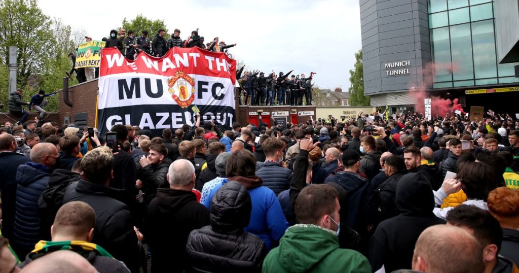 glazers-out-protests