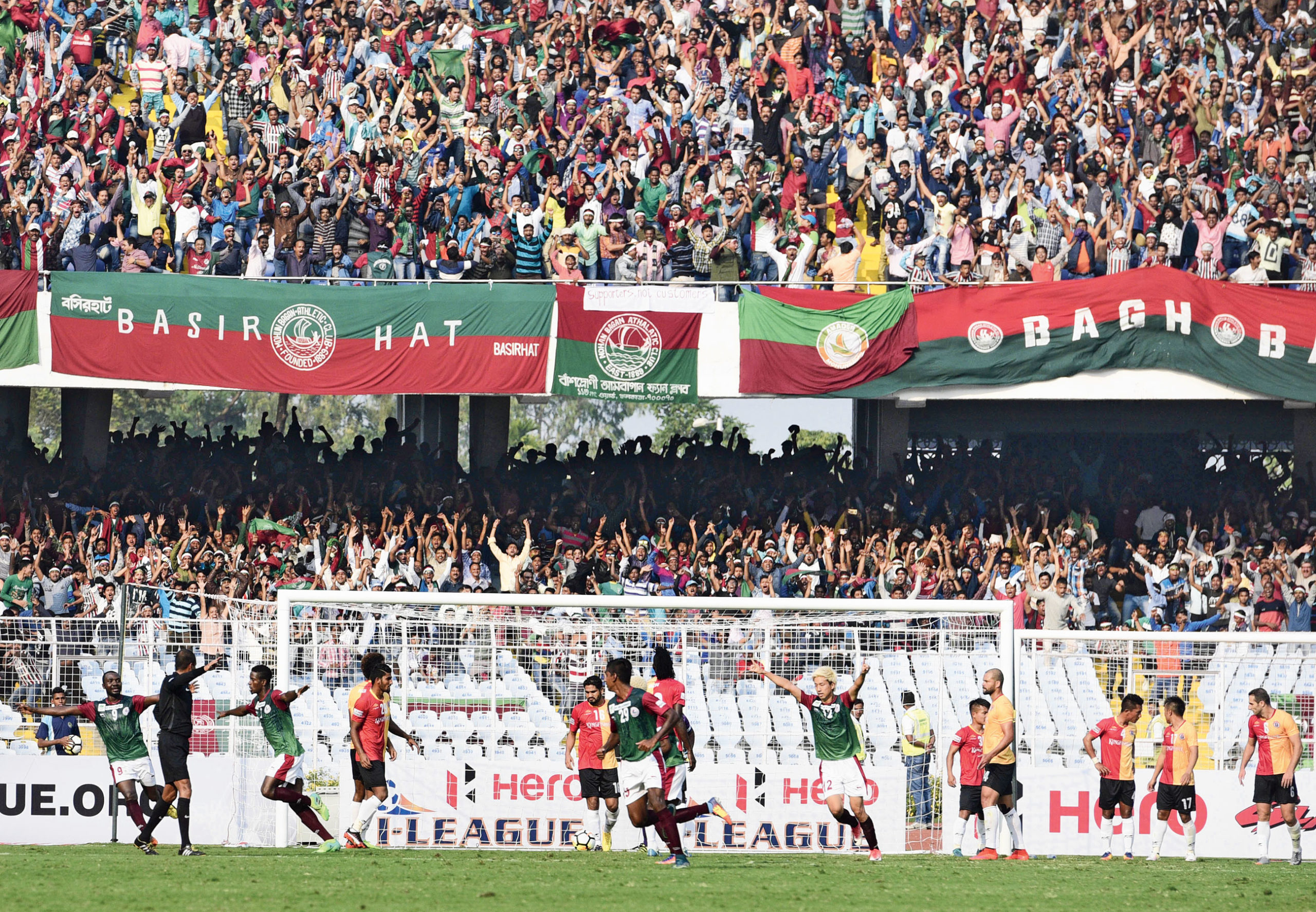 Mohun Bagan supporters 