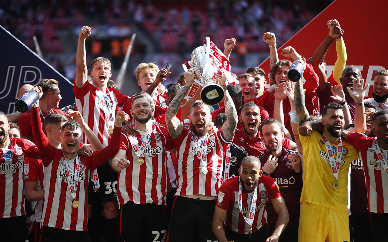 Brentford celebrate their Play-Off final win