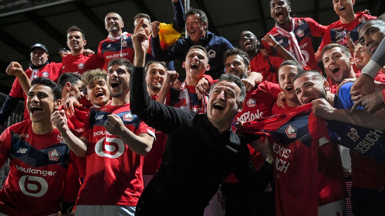 Lille players celebrate with Christophe Galtier