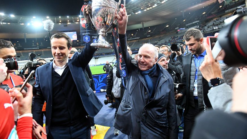 Julian Stephan (L) celebrates winning the Coupe de France with Rennes