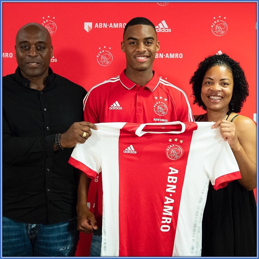 Ryan Gravenberch with his parents