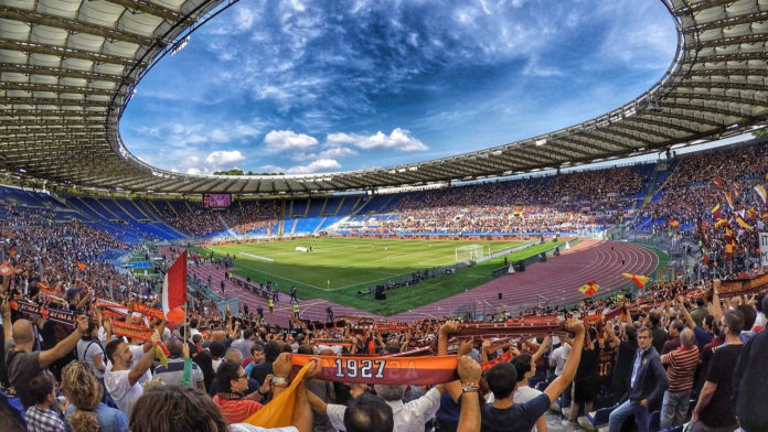 https://pixabay.com/fr/photos/stade-football-gazon-rome-2791693/